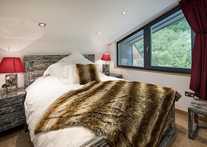 A cosy double bedroom in Stuckdarach house by Loch Lomond