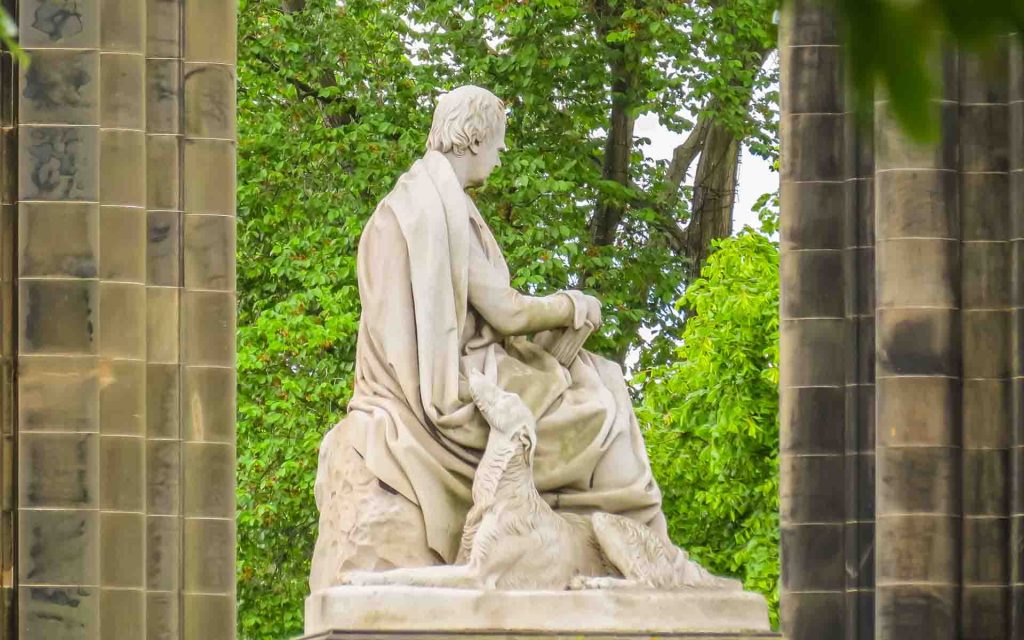 A statue of Sir Walter Scott
