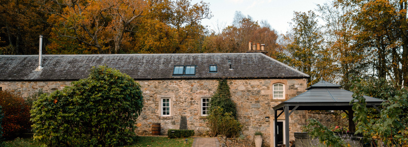 Outdoor view of Stuckdarach in autumn